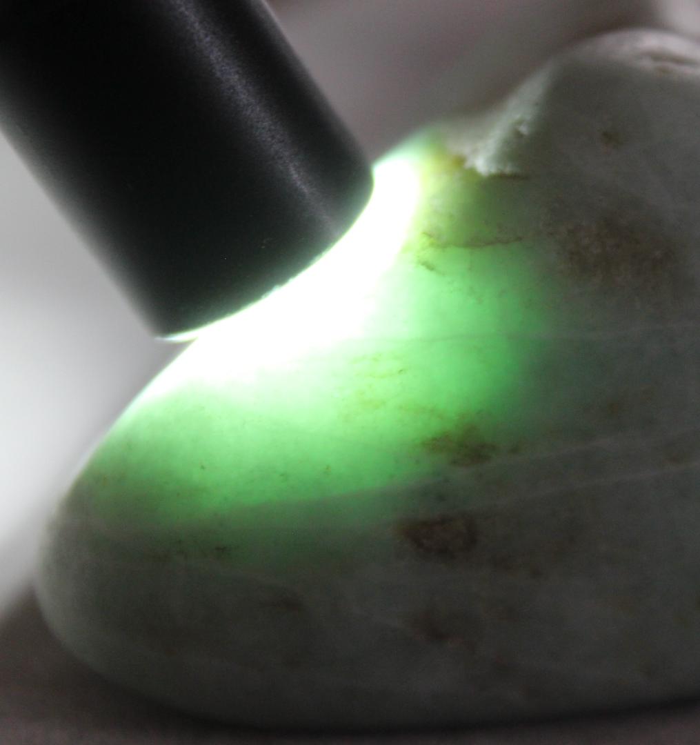 ［緑の美翡翠］糸魚川翡翠 原石 216.2g