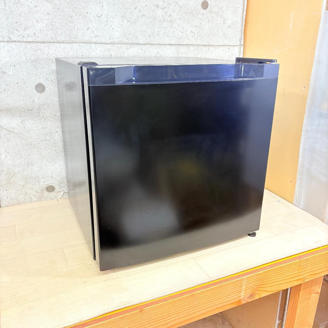 【美品】アイリスオーヤマ ミニ冷凍庫 PF-A31FD 2023年製 ブラック 楽天市場】冷凍庫 小型 31L PF-A31FD-W 送料無料 冷凍庫 右開き