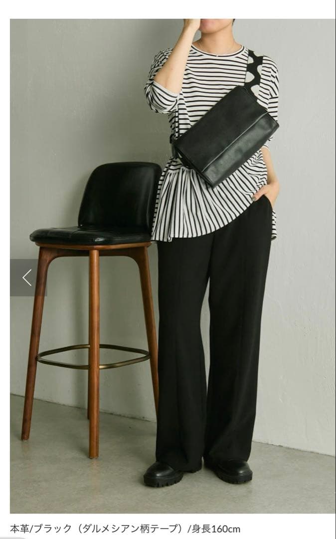 ear パピヨネ◾️本革 軽量470g ボディバッグ 黒 ドット柄ストラップ