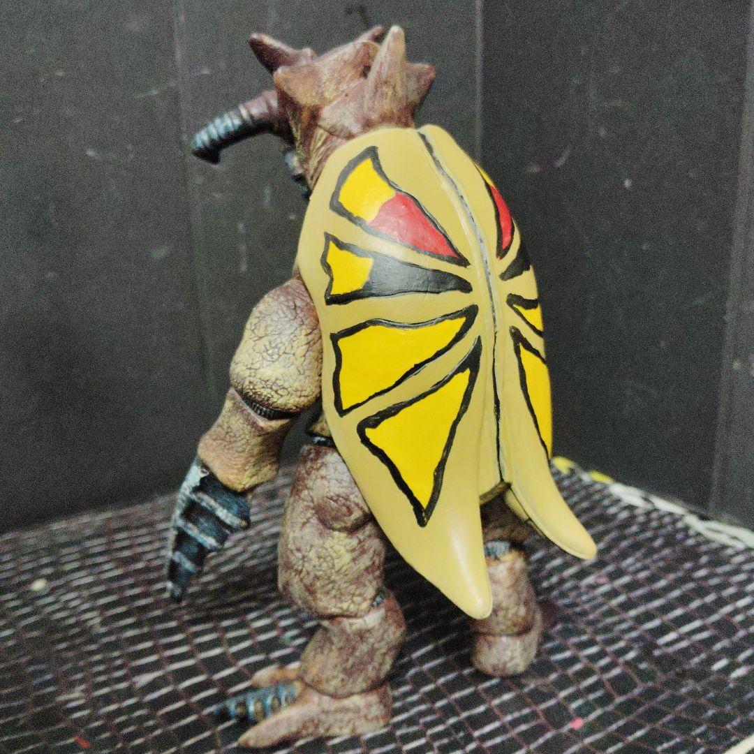 上野淳子ウルトラ怪獣ジョバリエ.マグニア