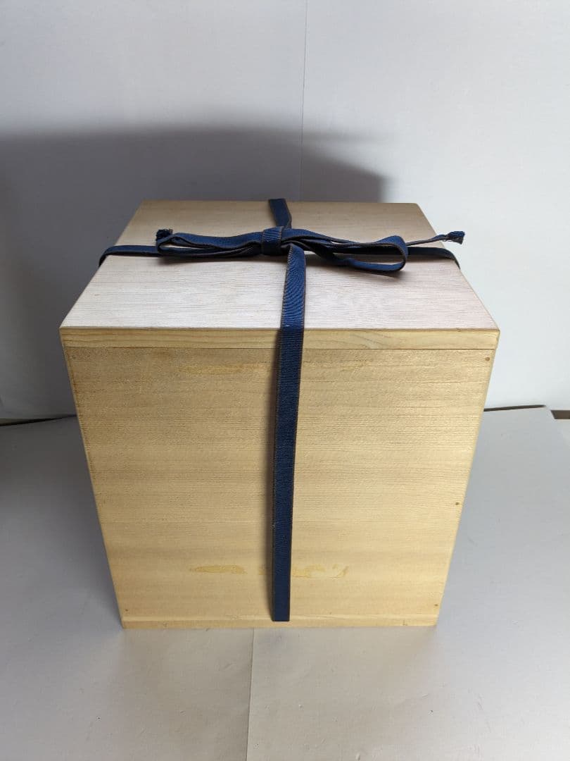 有田焼 十一代今泉今右衛門作、『錦菊花文三足手あぶり』、銘有