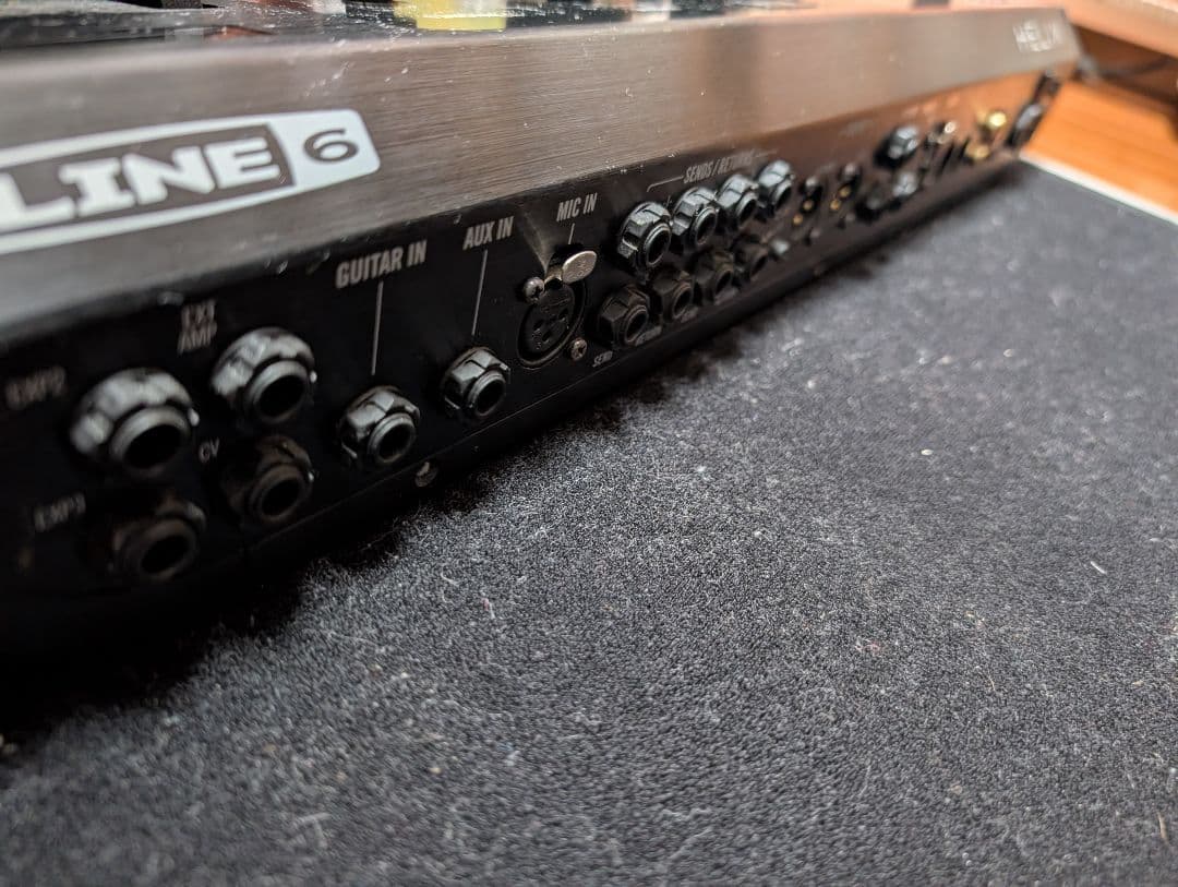 特価】LINE6 HELIX FLOOR(ハードケース、スイッチキャップ付き)