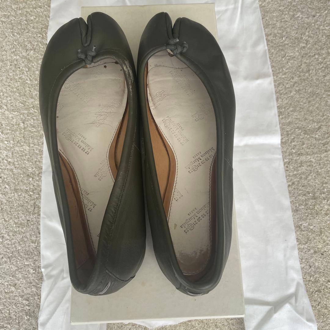 マルジェラ タビ バレエ カーキ - メルカリ