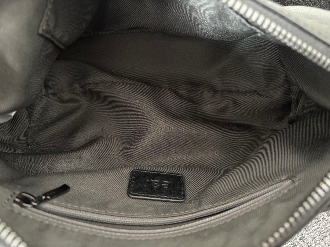 美品★イアパピオネ《本革/220g》ボックスショルダーバッグ