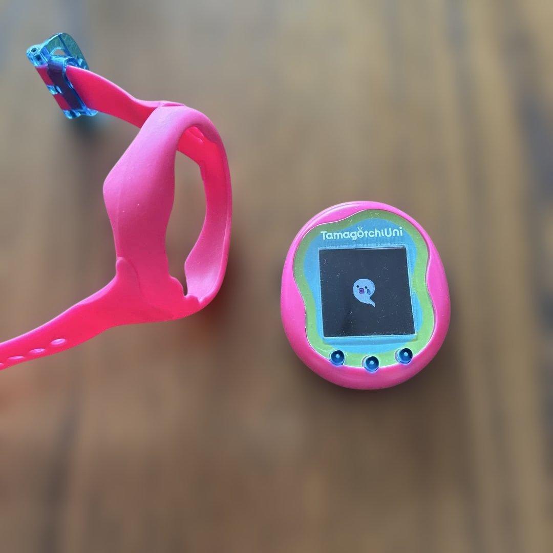 美品⭐︎Tamagotchi Uni ピンク バンド付き - メルカリ