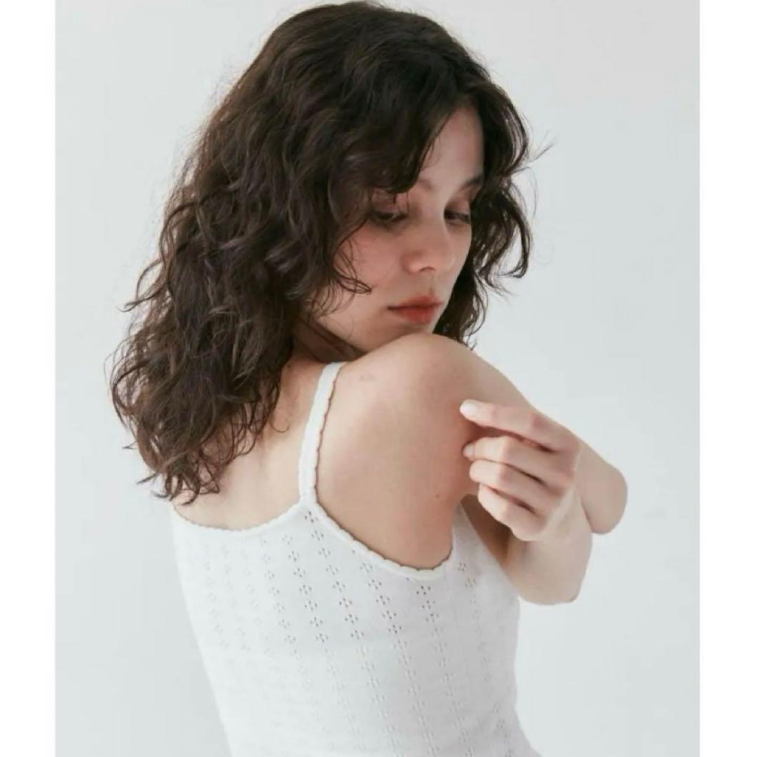 eyelet ribbon cami (white × blue ribbon)