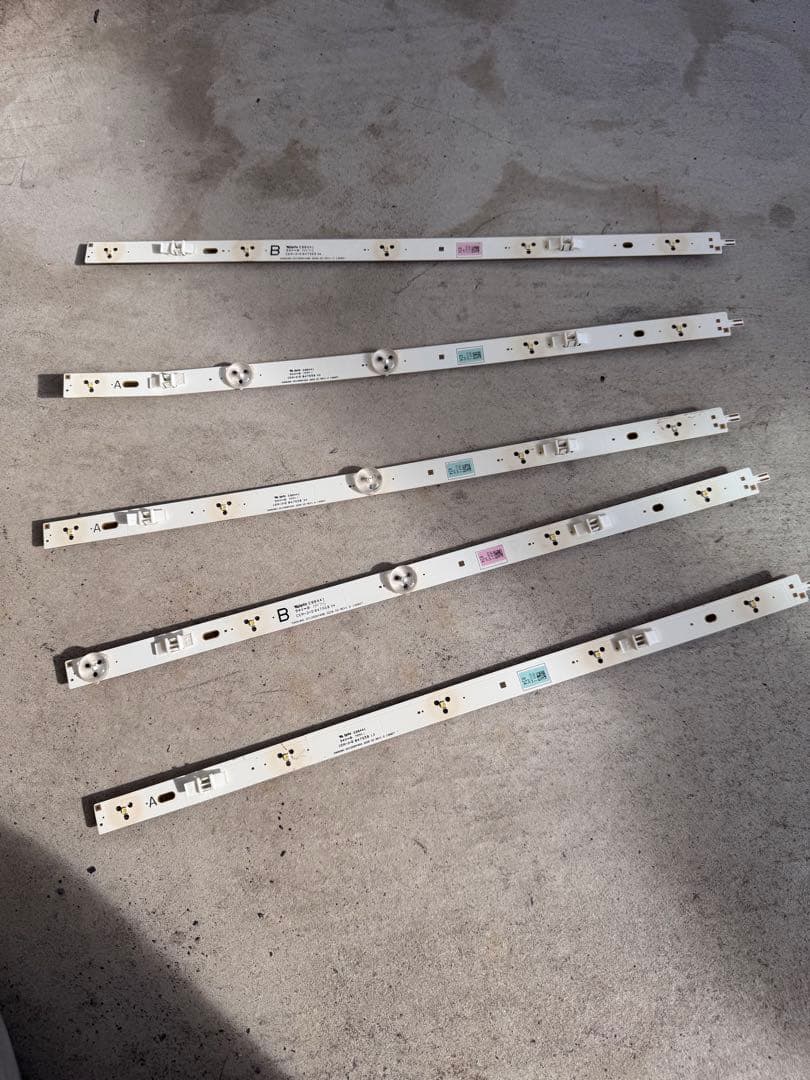 ソニー KDL-40W600B液晶テレビの基盤と配線類(ジャンク) - テレビ買う