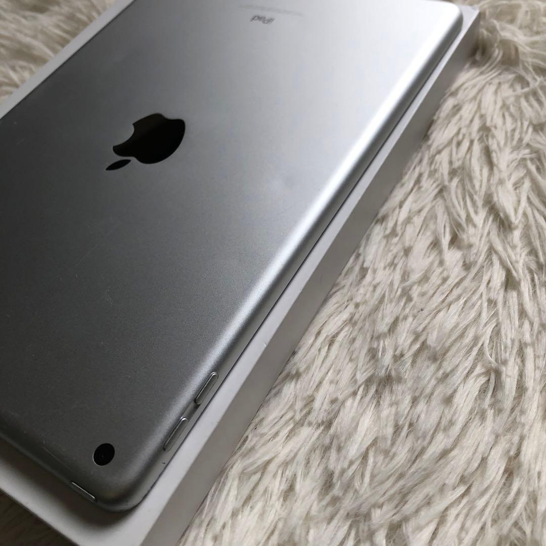 完動品】iPad 第5世代 128GB Wi-Fi 【付属品】【すぐ発送】