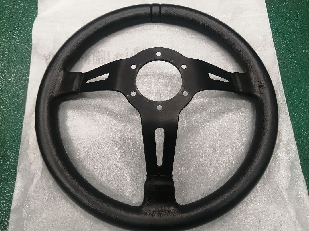 momoステアリング フルスピード ディープ 32.8π