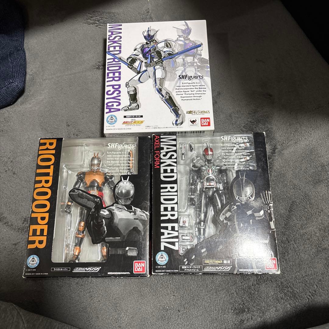 SHフィギュアーツ 仮面ライダーファイズ 3体セット Amazon.co.jp: TAMASHII NATIONS S.H.フィギュアーツ 仮面ライダー