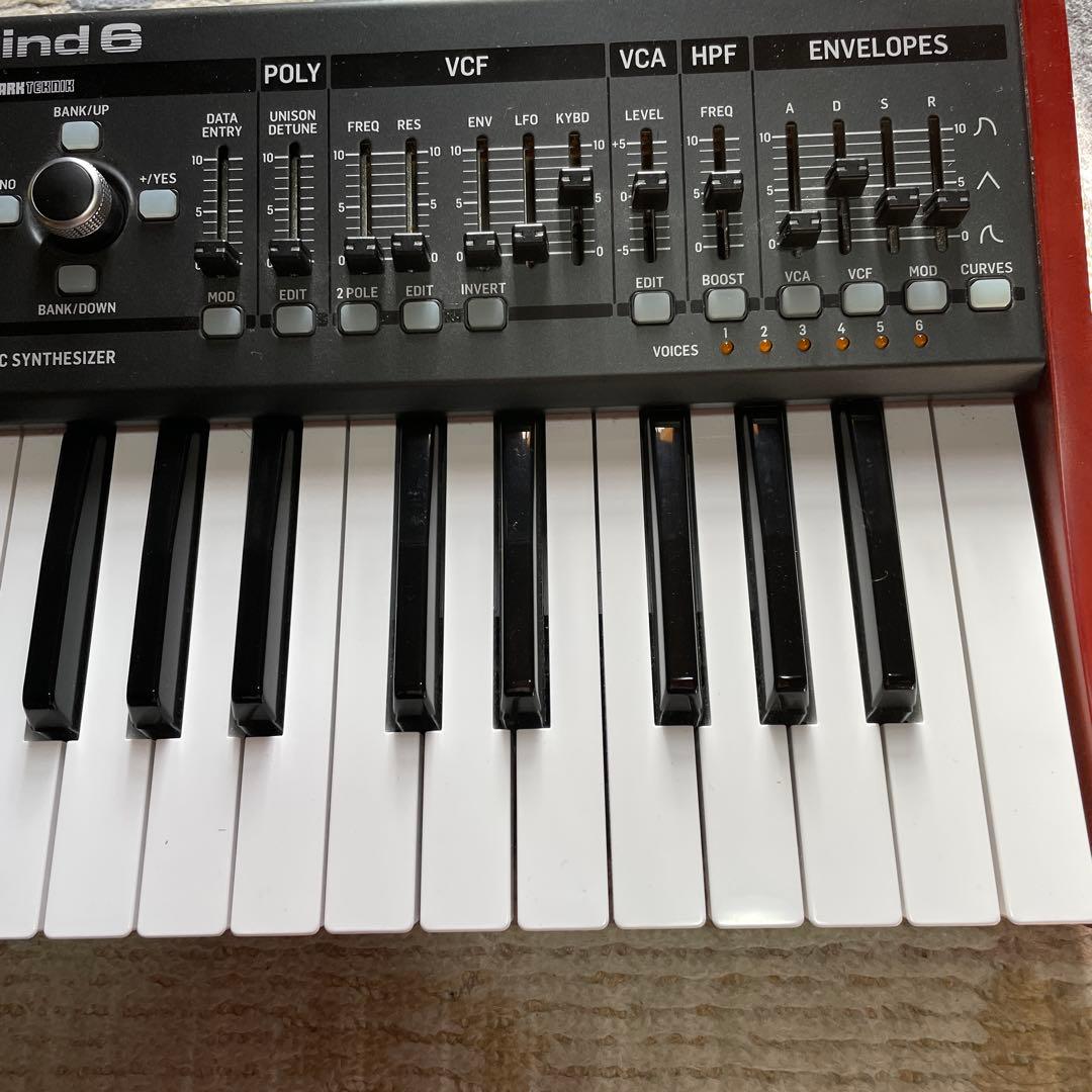 DeepMind 6 アナログシンセサイザー 61鍵