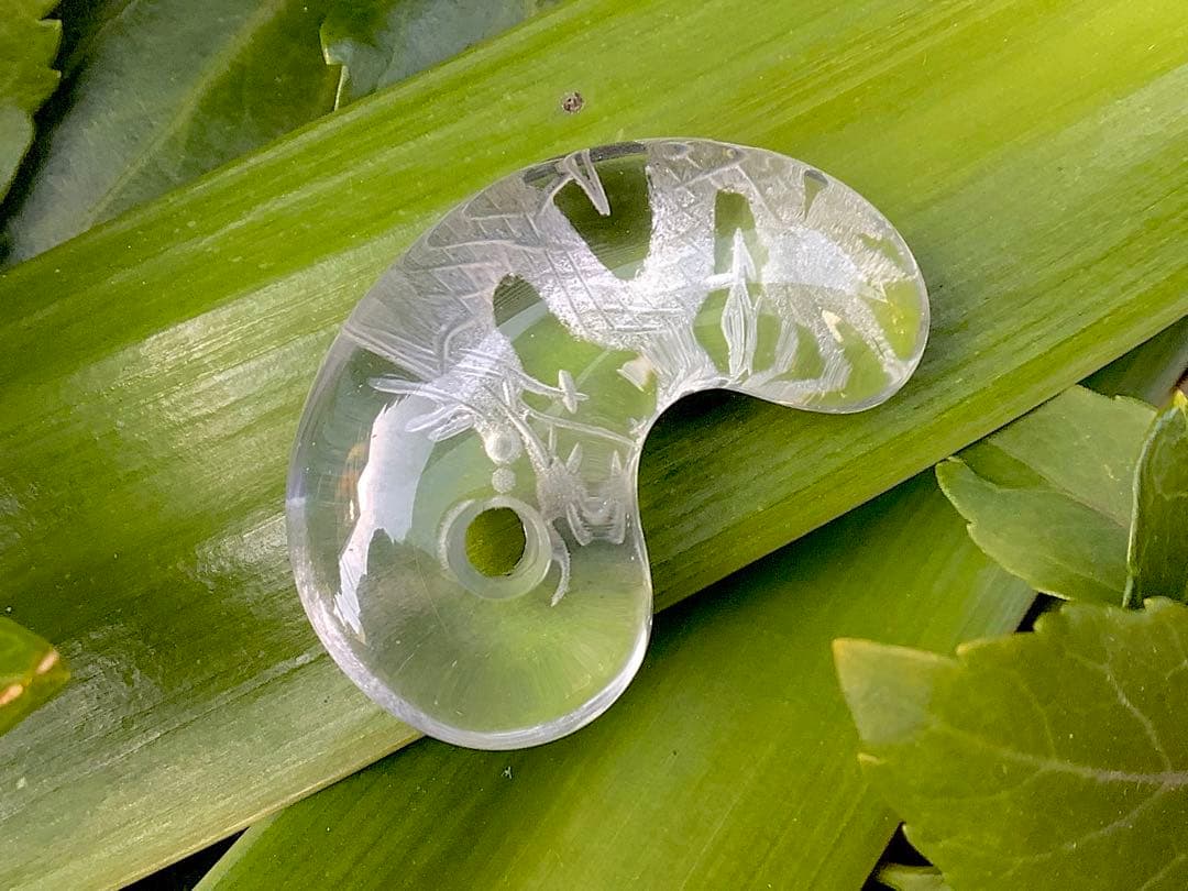 ✳ 【 彫り師*秀峯作雲龍彫り ]乙女水晶勾玉 限定数量*極上縁起勾玉