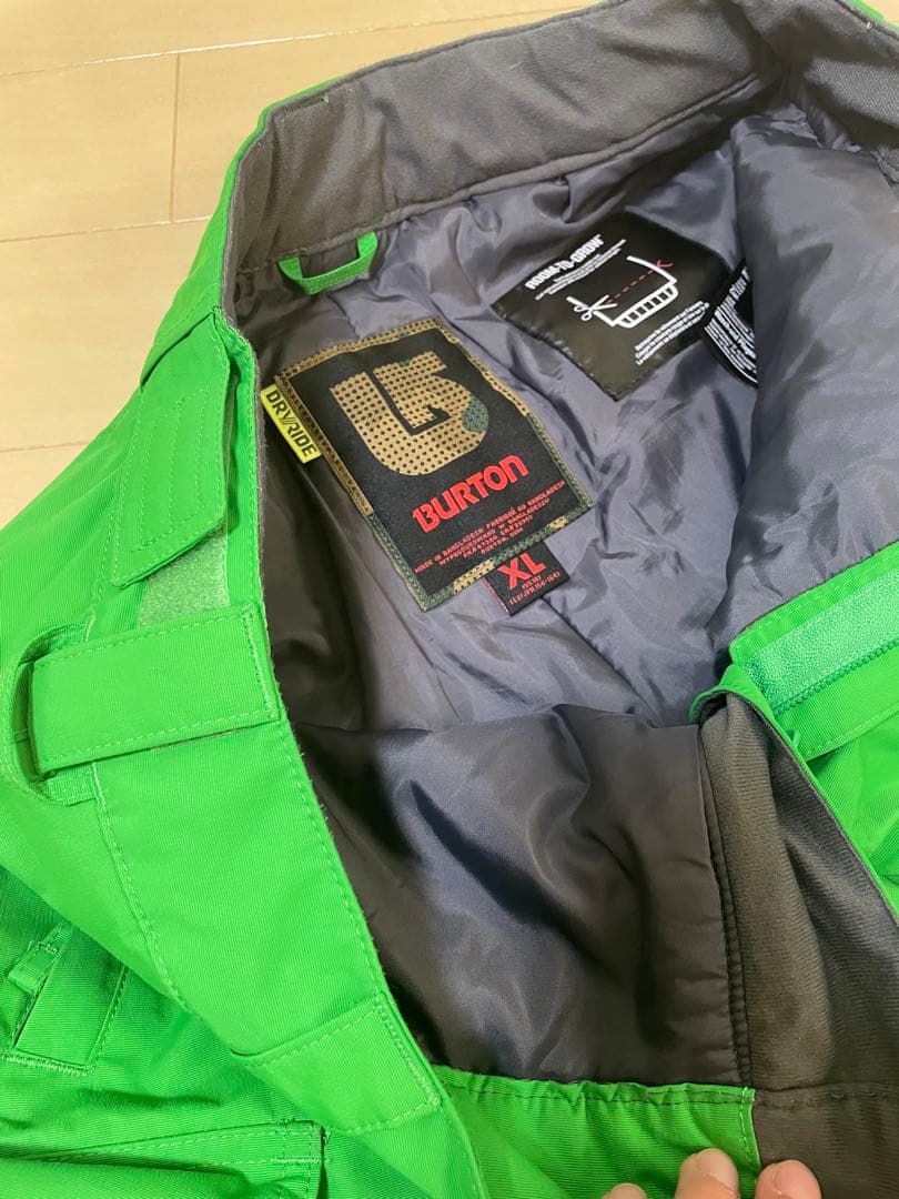 バートン キッズ 迷彩フード付きウェアと緑色パンツセット