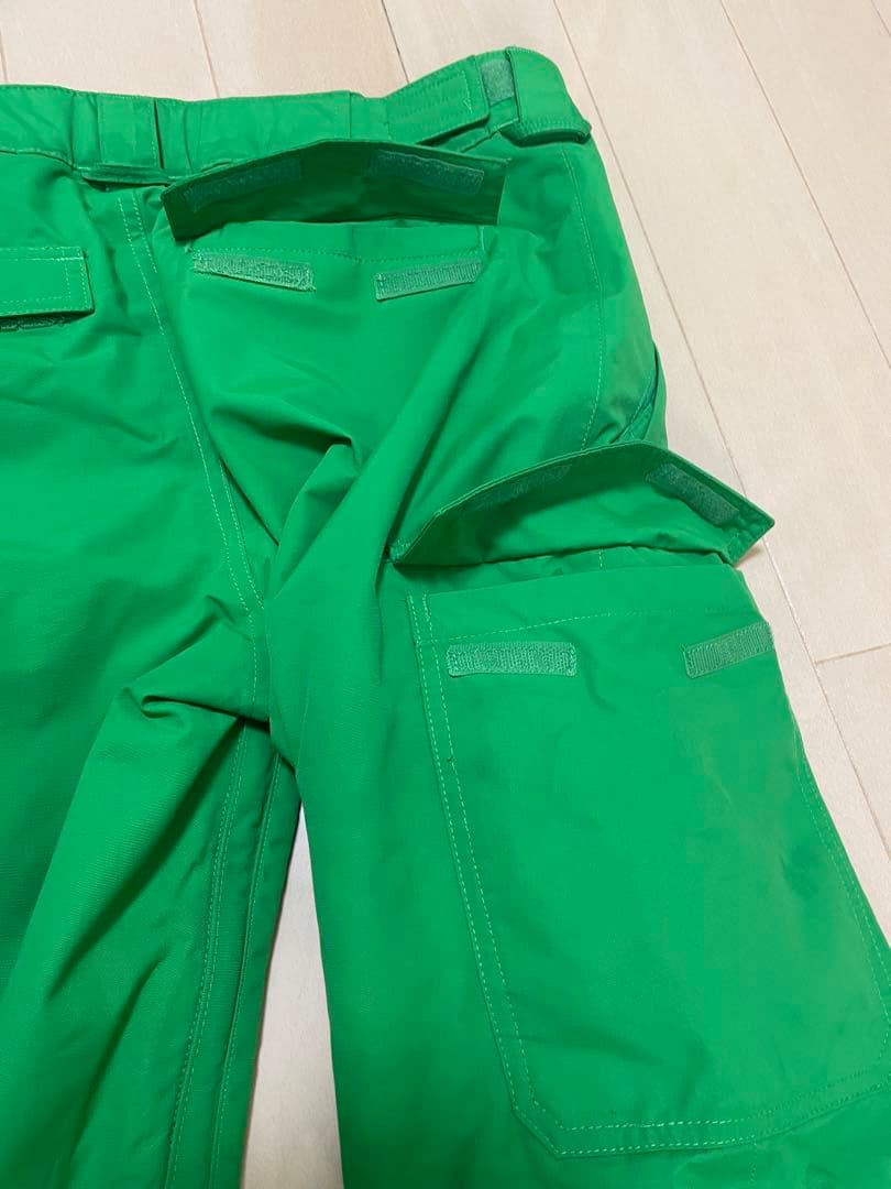 バートン キッズ 迷彩フード付きウェアと緑色パンツセット