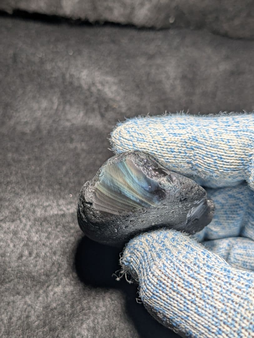 原石】十勝石玲瓏 北海道産レインボーオブシディアン 十勝石 玲瓏石