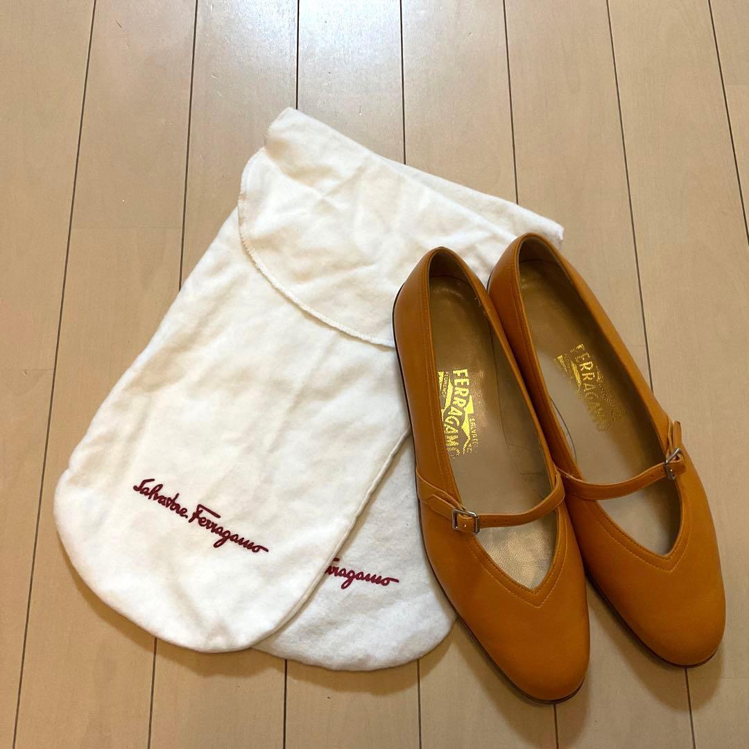 フェラガモ オードリー 7 (24センチ) - メルカリ