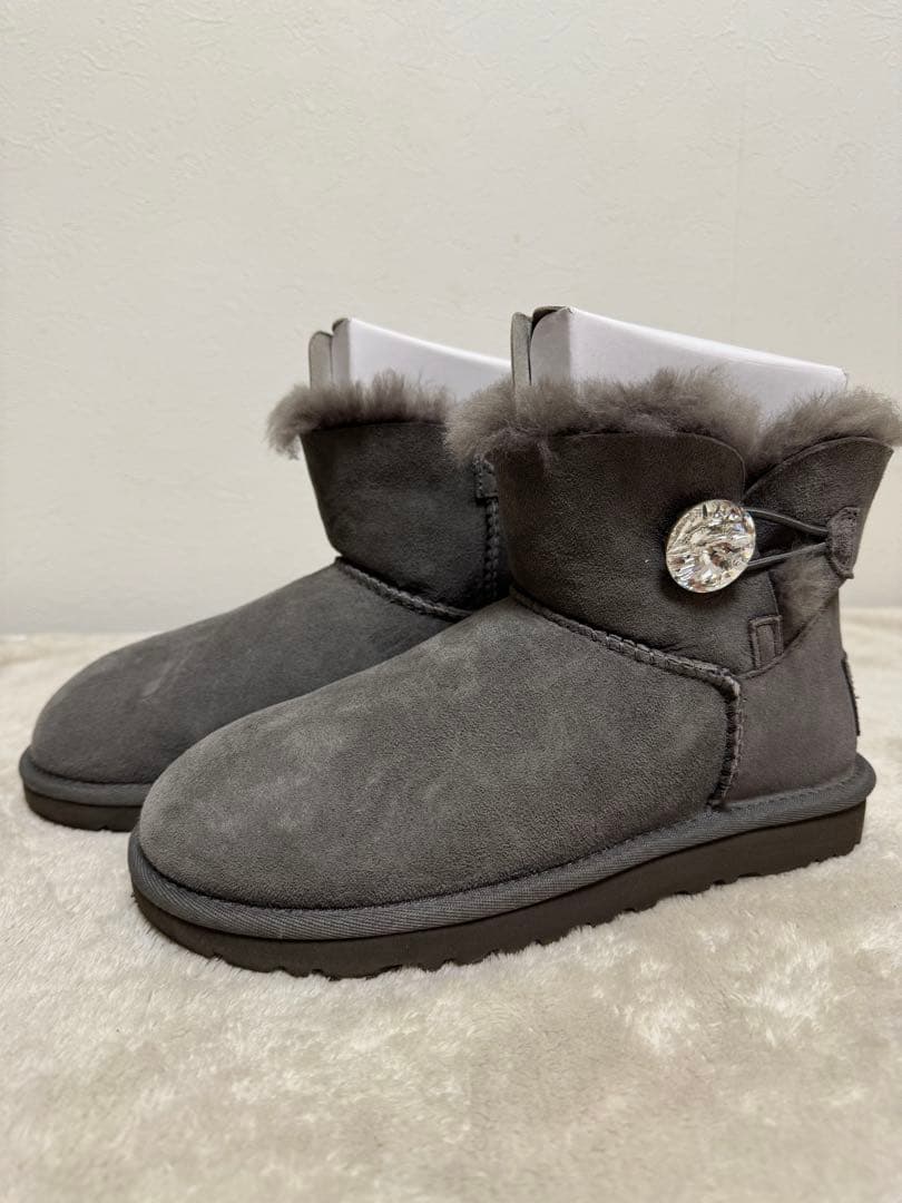 UGG】22cm SWAROVSKI ムートンブーツ グレー②