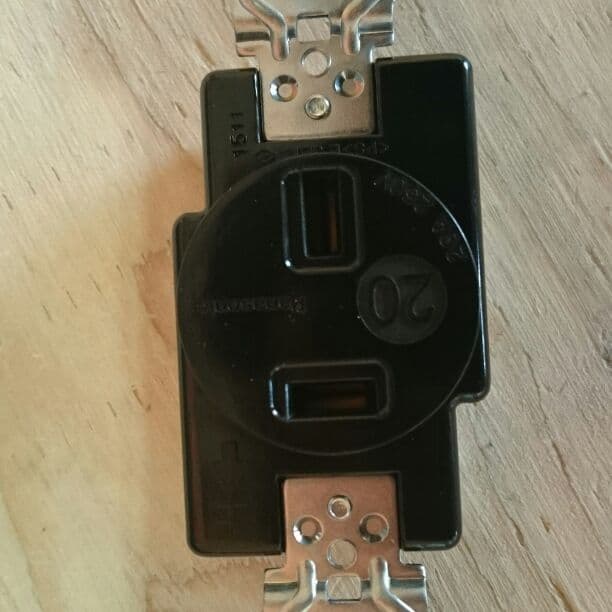 コンセント ME8710TA3｜200Vコンセント(C13X7) 16A 250V VCT3m L6-20プラグ付 19