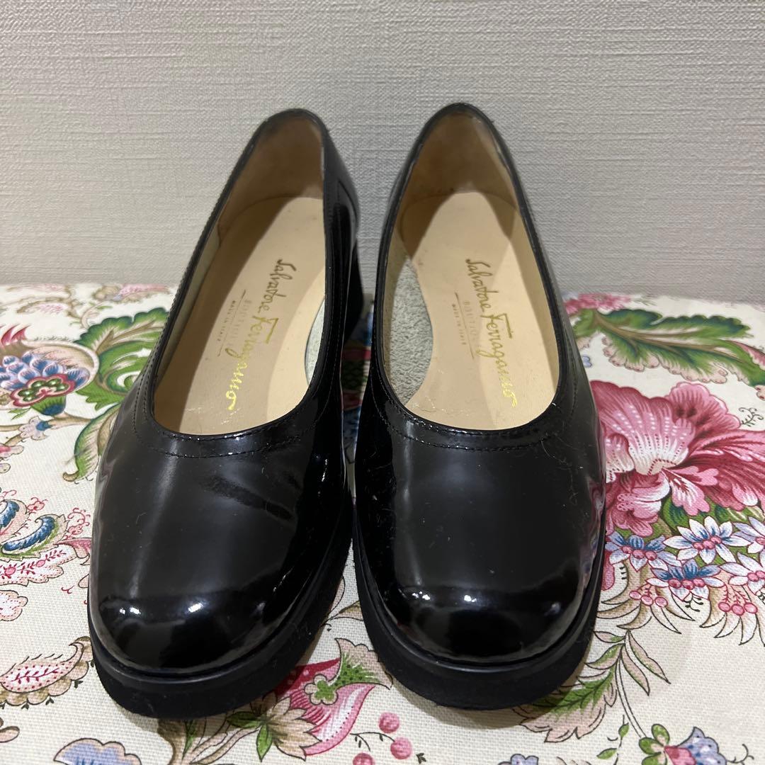 フェラガモ フラットシューズ 6D 美品 工場 直営 店ファッション - 美