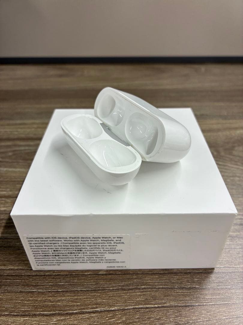 AirPods Pro 本体 ホワイト 充電ケース付き 右耳のみ - メルカリ