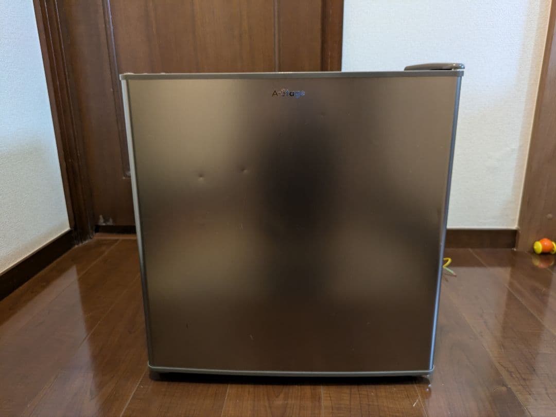 コンパクト冷凍庫 シルバー MAXZEN（マクスゼン） 冷凍庫 小型 家庭用 60L 右開き 前開き