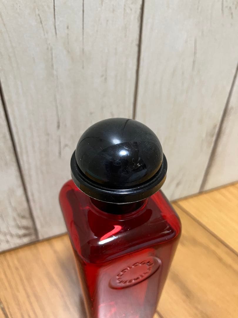 香水　オー デ コロン 《オードゥ ルバーブ エカルラット》