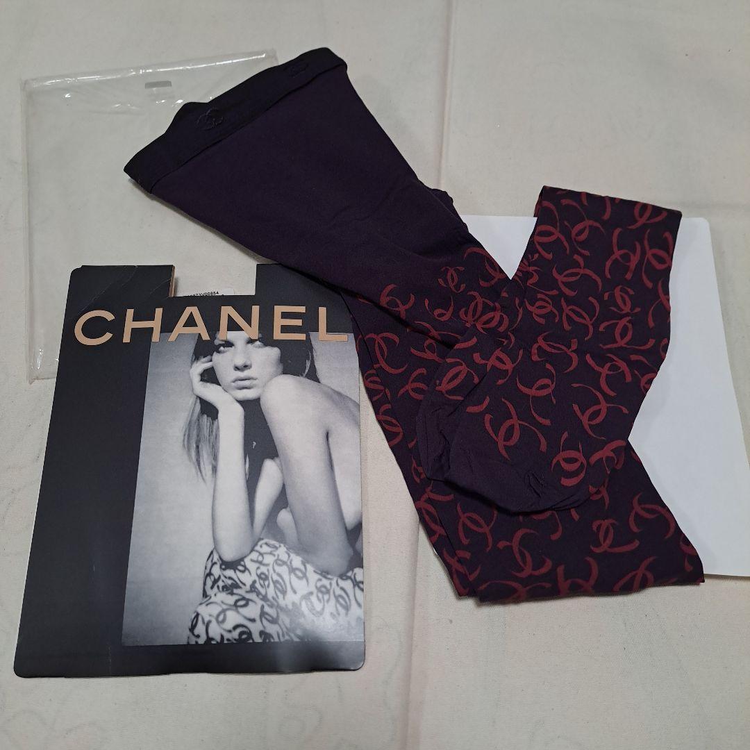 年末セール✩CHANEL ロゴタイツ 黒紫と赤 年末セール✩CHANEL ロゴタイツ 黒紫と赤