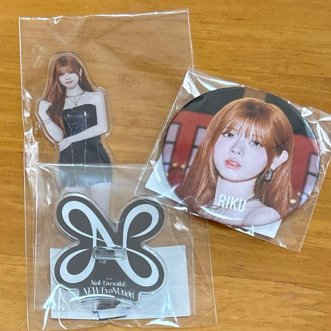 NiziU リク アクスタ 缶バッジ 缶バッチ NEW EvoNUtion - メルカリ