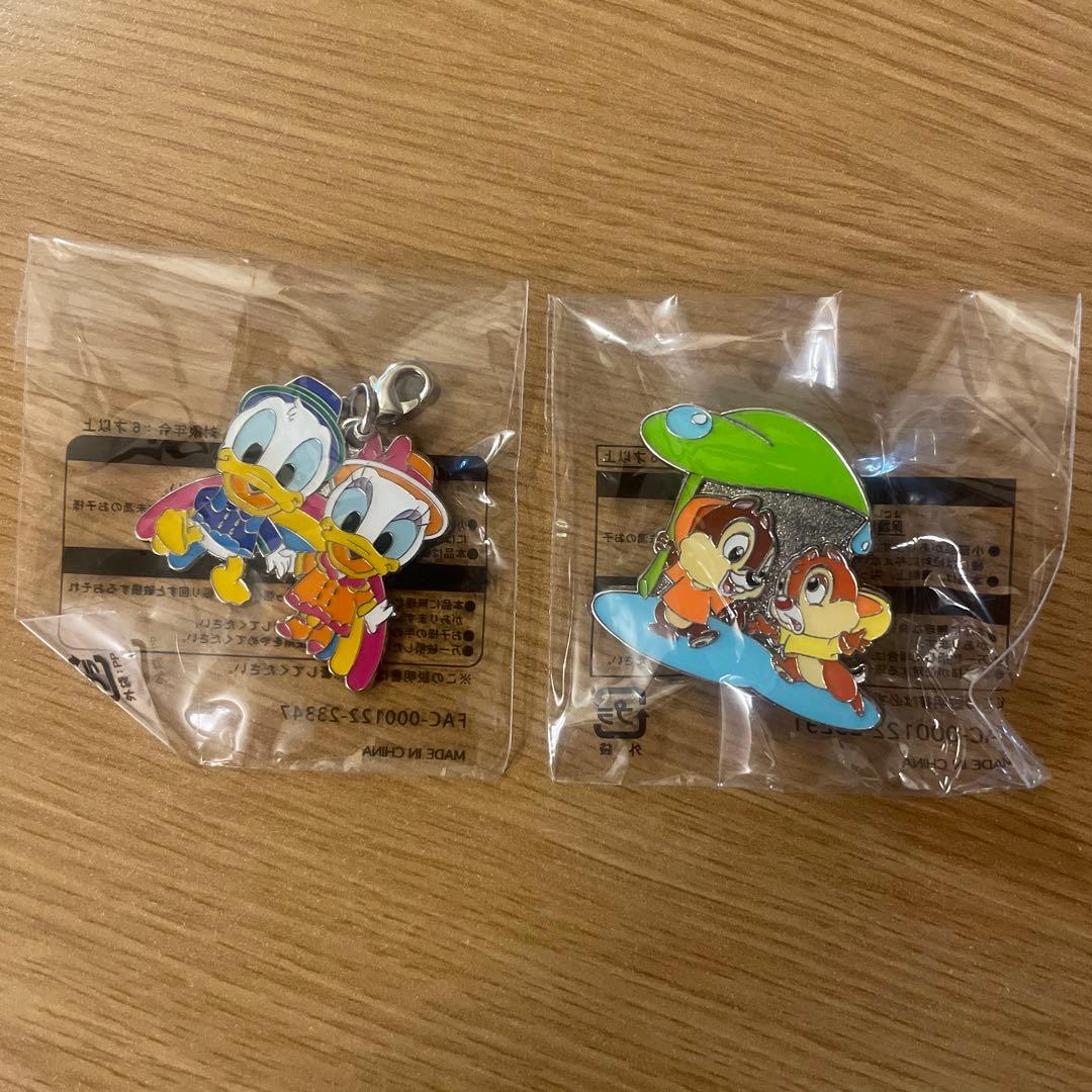 ディズニー 雨の日限定 ピンバッジ 2個セット② - メルカリ