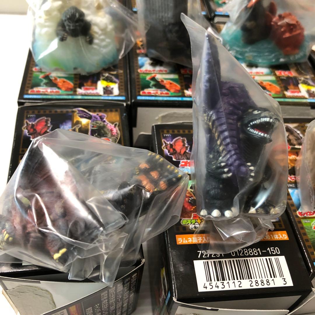バンダイ ゴジラ激闘集 全12種 ディフォル名鑑 - メルカリ