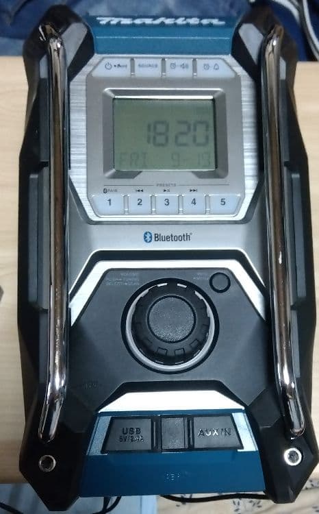 Makita MR002G 充電式ラジオ／Bluetoothスピーカー マキタ MR002GZ 充電式ラジオ(Bluetooth・USB接続タイプ) ウエダ金物