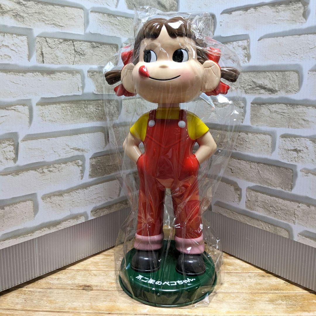 デッドストック！不二家のペコちゃんフィギュア 約30cm Amazon.co.jp: 不二家 首振りペコちゃん人形 高さ約30cm 当選品 置物
