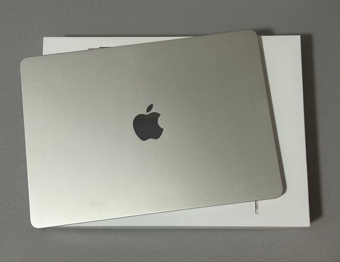 MacBook Air M2 13.6インチ 2022 スターライト 13インチMacBook Air [整備済製品] 8コアCPUと10コアGPUを搭載した