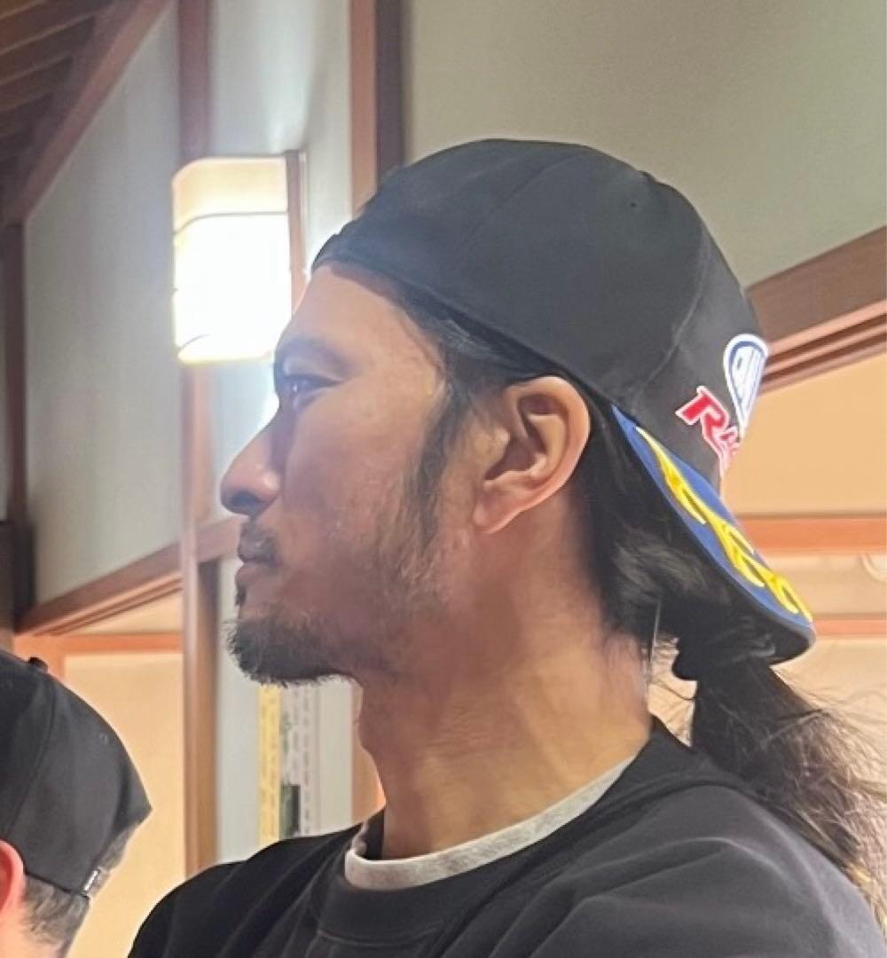 長瀬智也着用 CHALLENGER レーシングキャップ ブラック/ブルー - メルカリ