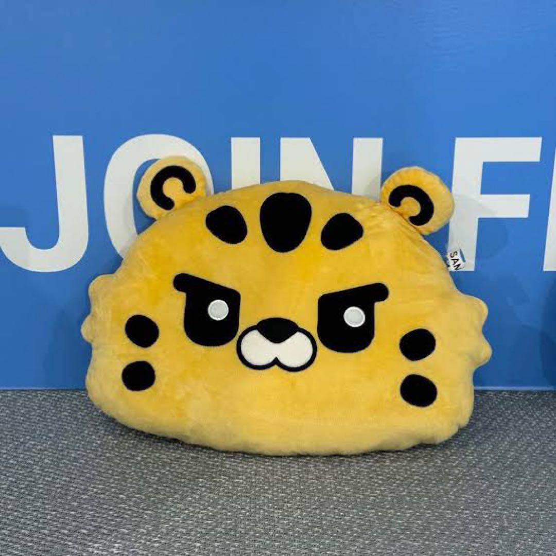 ルセラフィム フィムズクラブ キムアチ クッション - メルカリ