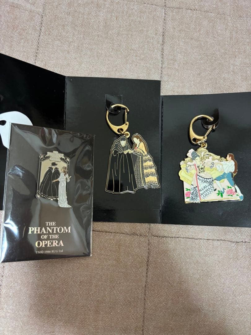劇団四季 オペラ座の怪人 シークレットキーホルダー ピンバッジ - メルカリ