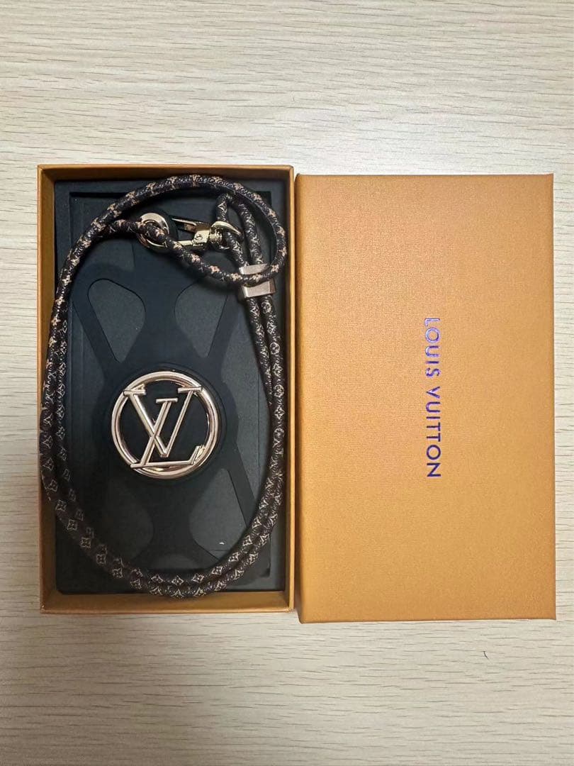 ルイヴィトンLOUIS VUITTON モノグラムフォンホルダー ルイーズ