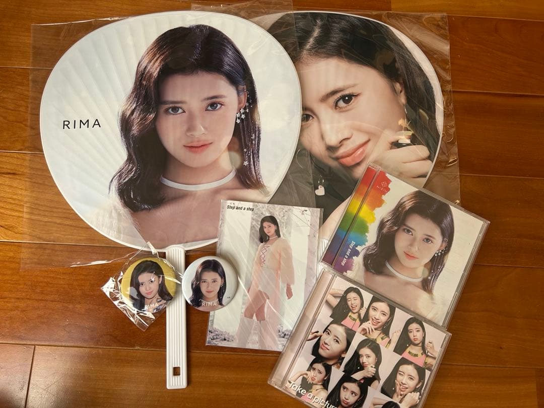 Niziu リマ うちわ CD ポストカード 缶バッジセット - メルカリ