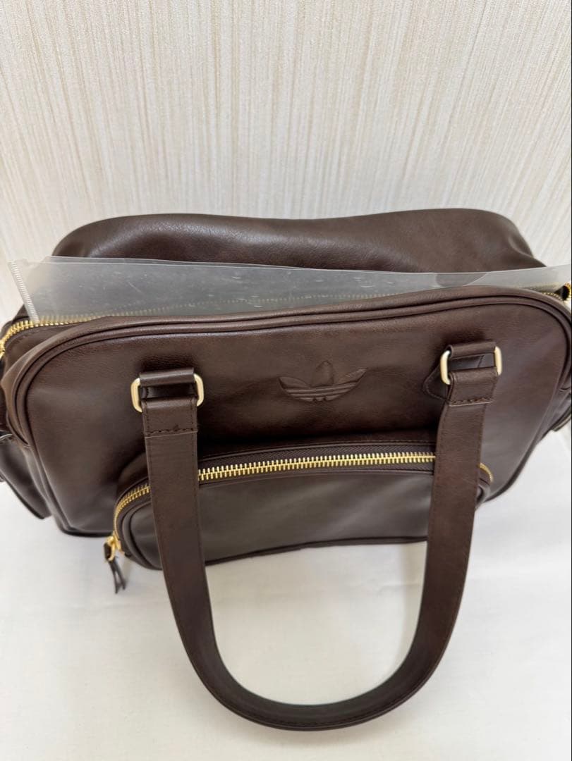 日本未発売】adidas RETRO ARCHショルダーバッグ - メルカリ