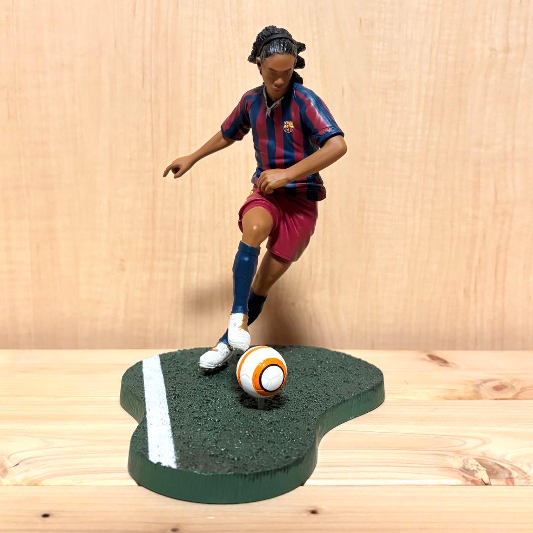 FTチャンプス バルセロナ ロナウジーニョ 6インチフィギュア - メルカリ