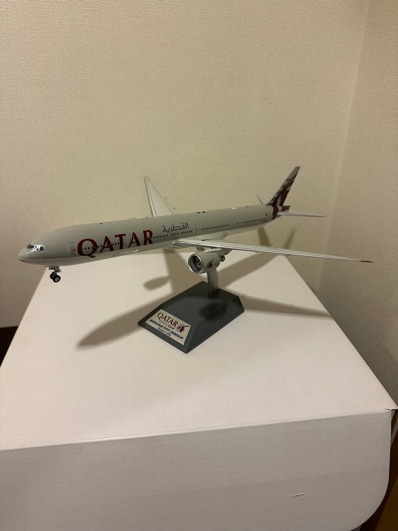 1/200 Qatar Airways Boeing 777-300ER | 激安通販のイーサプライ