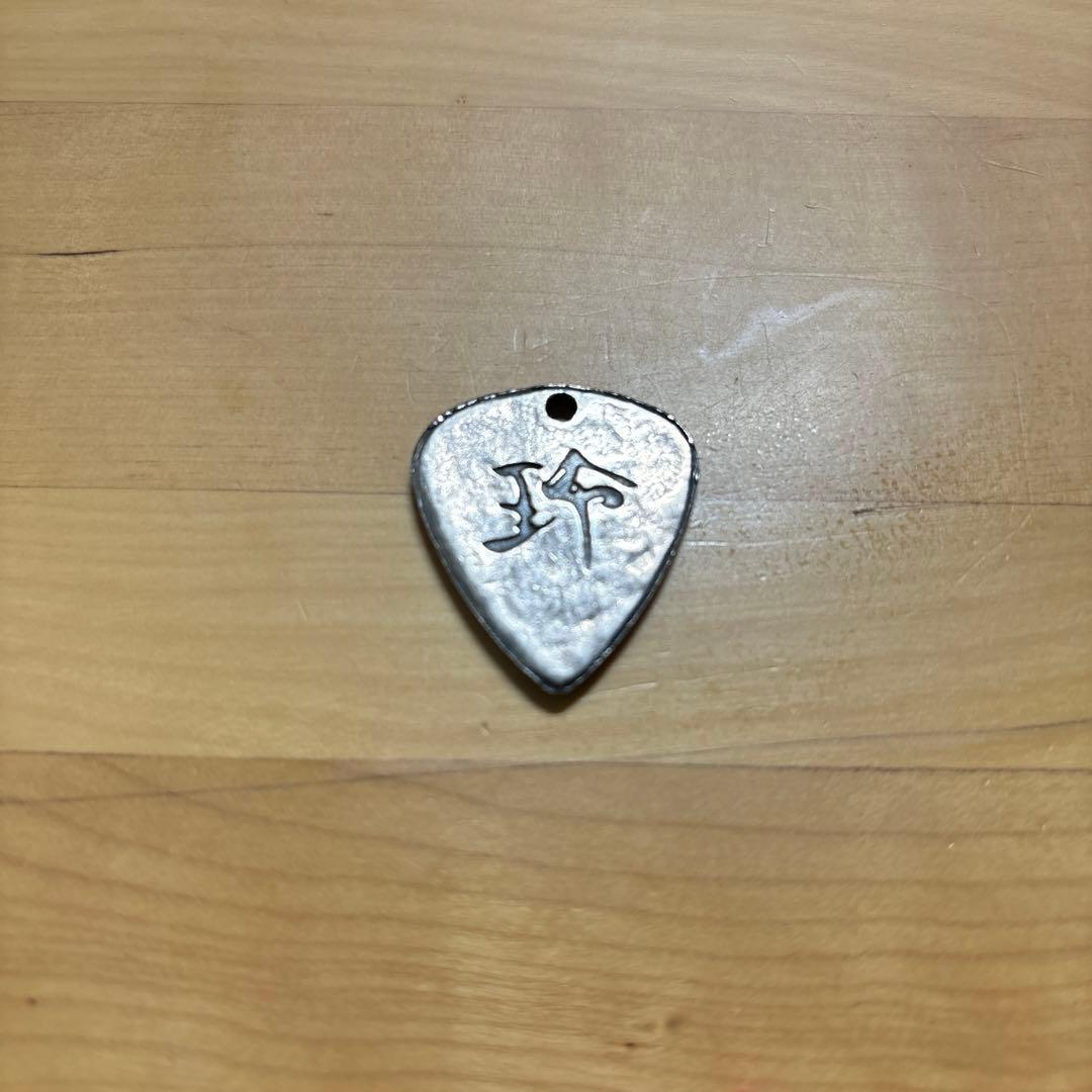 B'z 松本孝弘 ピック型チャーム - メルカリ