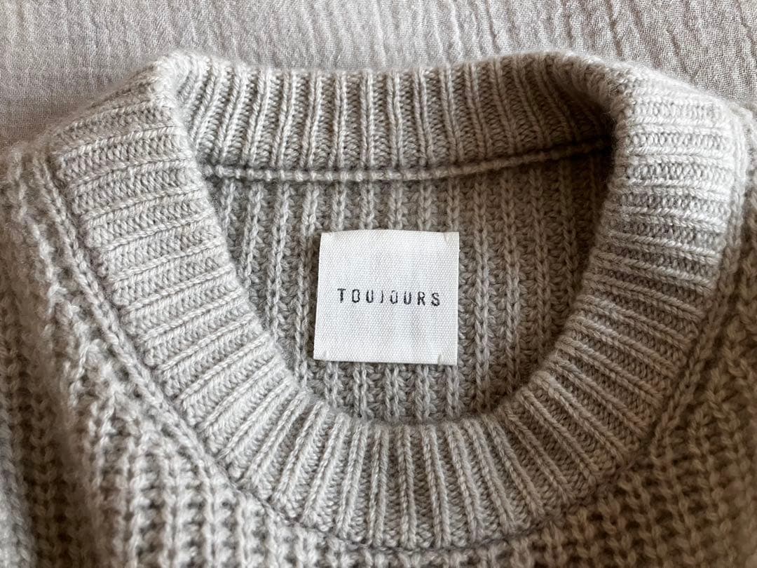 トゥジューTOUJOURS カシミアクルーネックニットプルオーバー