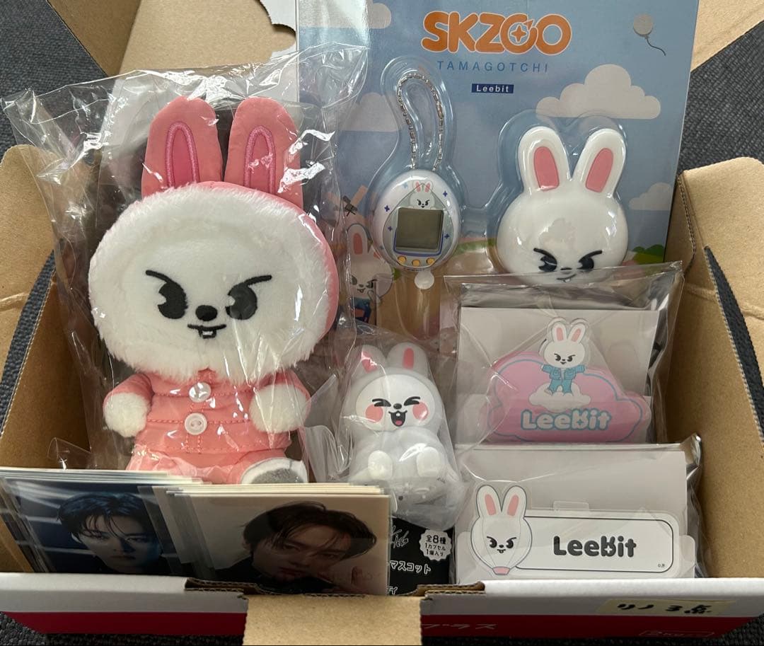 SKZOOたまごっち他Leebit 新品 JYP公式 StrayKids スキズ Stray Kids SKZOO TAMAGOTCHI & CASE SET | JYP SHOP