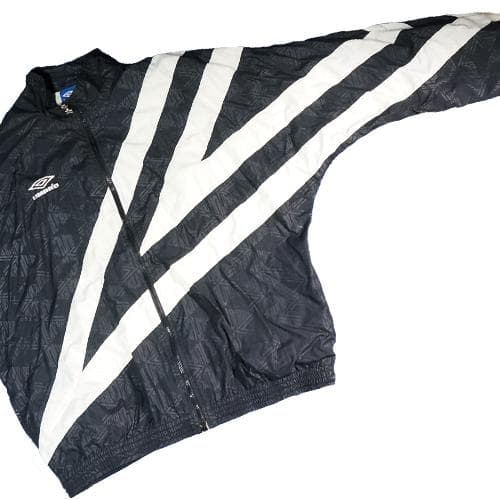 90s UMBRO ナイロンジャケット ビッグロゴ ブラック - メルカリ