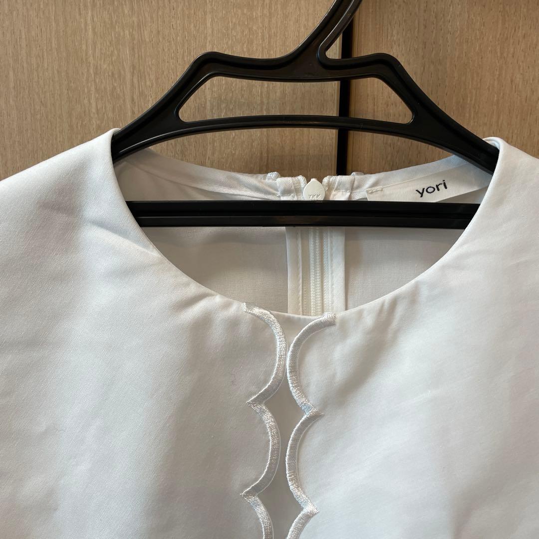 美品 yori スカラップロングスリーブブラウス 白