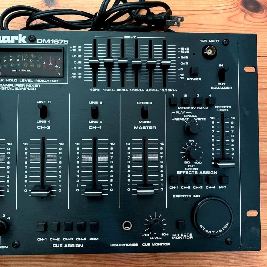 Numark DM1675 高性能4ch サンプラー搭載 DJミキサー - メルカリ