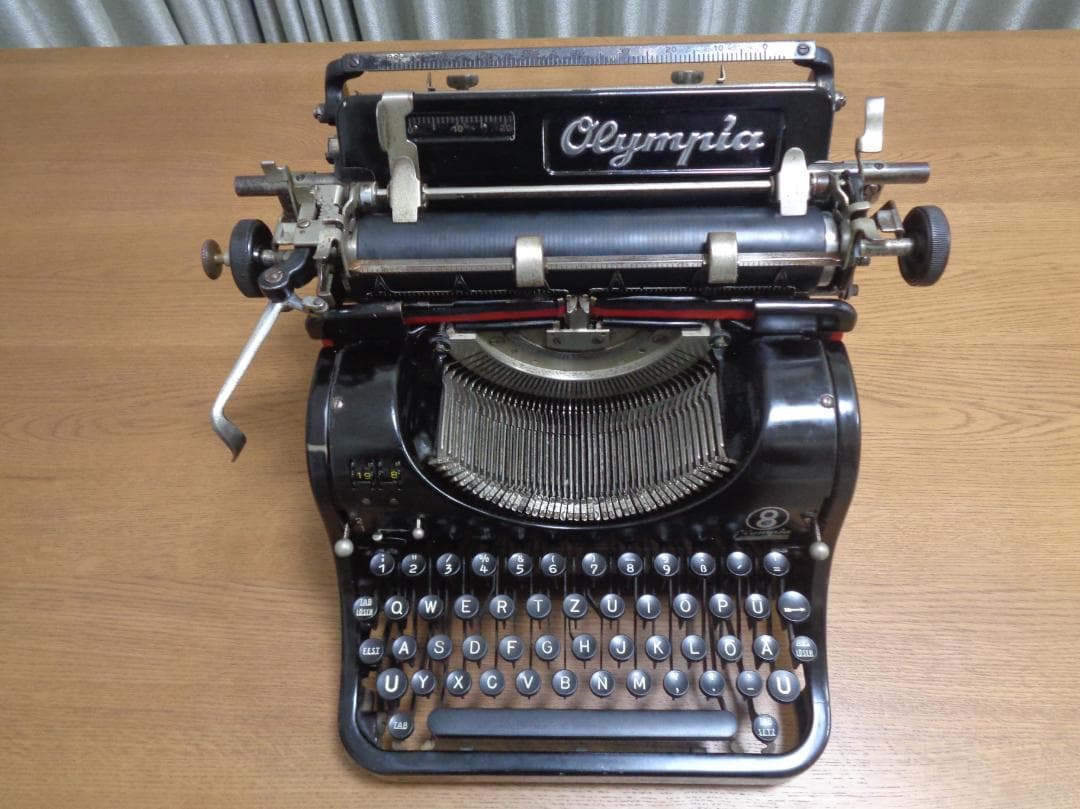 実働品　Olympia8 オリンピアタイプライター QWERTYZ配列ドイツ仕様 実働品 Olympia8 オリンピアタイプライター QWERTYZ配列ドイツ仕様