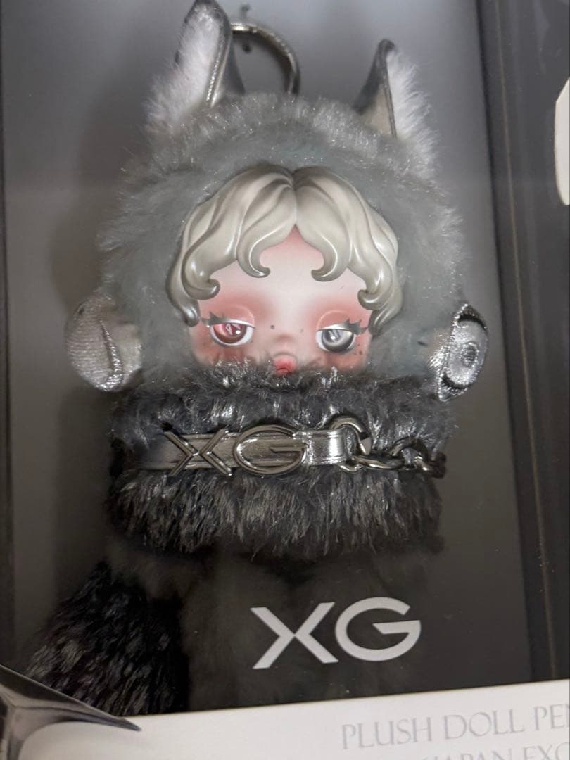 SKULLPANDA × XG 日本限定　スカルパンダPOPMART スカルパンダがXGとコラボ！ Y3Kムードが漂う日本限定ぬいぐるみ