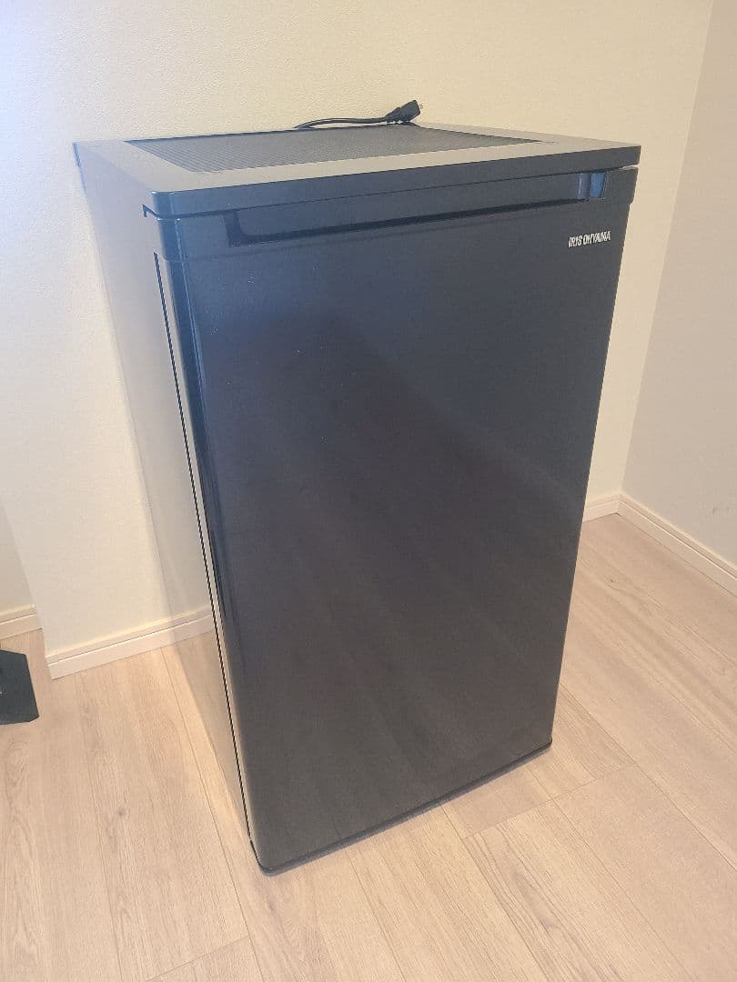 IRIS OHYAMA 冷凍庫 IUSD-6B　ブラック IRIS OHYAMA（アイリスオーヤマ） 冷凍庫 60L IUSD-6B-B 右開き 片開き